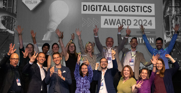 Gruppenfoto von Teilnehmern und Juroren des Digital Logitics Award 2024